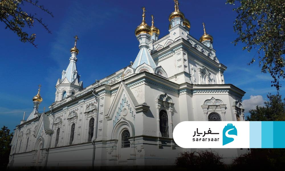 کلیساهای تاریخی در نزدیکی خیابان