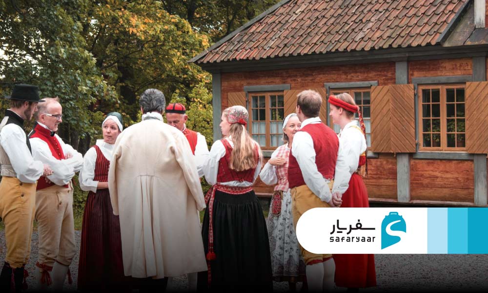 آداب اجتماعی و فرهنگ محلی