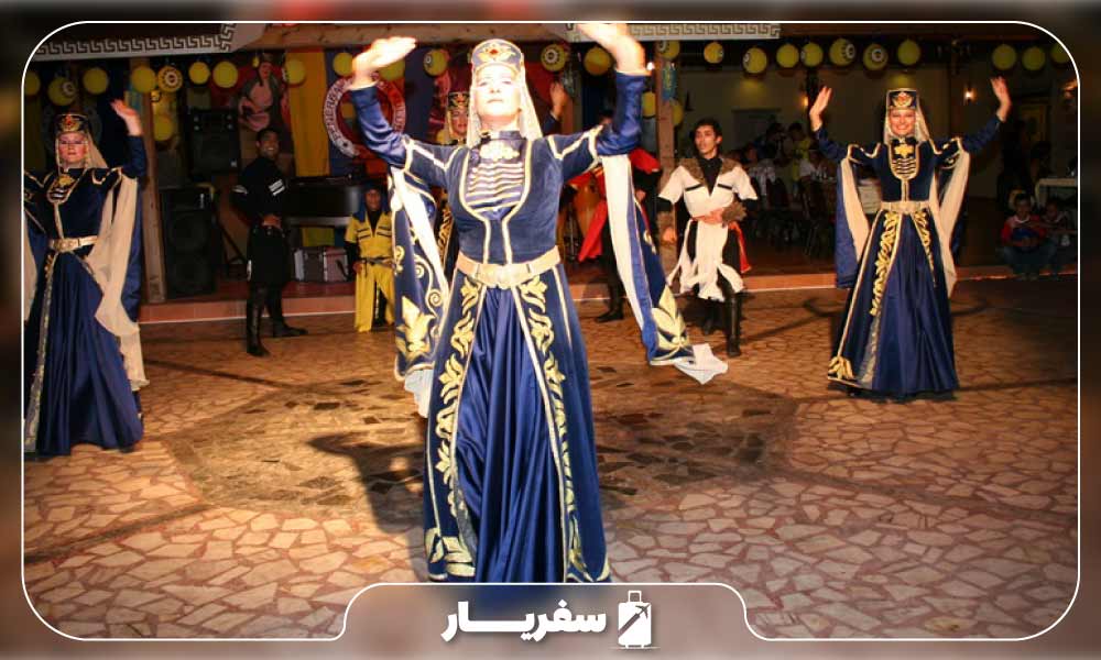 برگزاری جشنواره تاریخی و فرهنگی مارماریس با لباس های محلی
