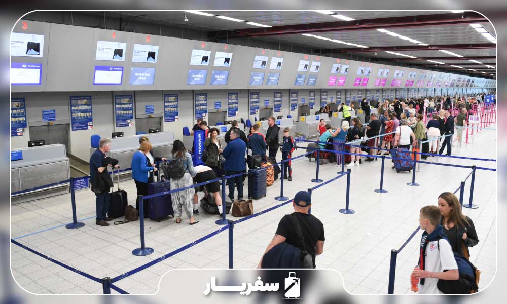 حضور در فرودگاه و چک کردن پاسپورت مسافرین
