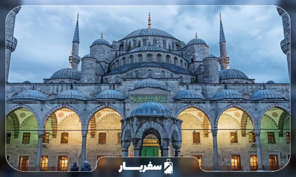 بازدید از مسجد آبی در طول سفر به استانبول با تور