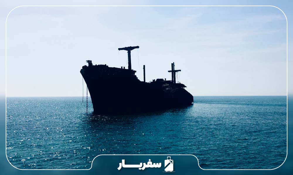 دریای خلیح فارس و کشتی به گل نشسته کیش